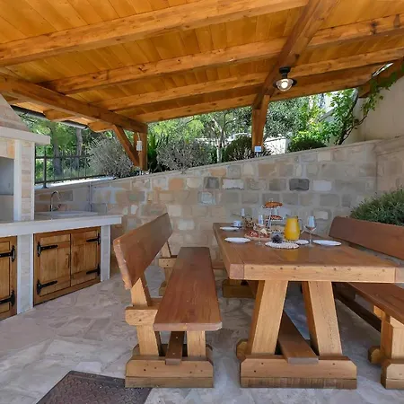 ヴィラ Vesna With Heated Pool *