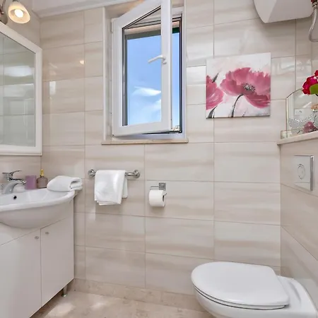 Vesna With Heated Pool *