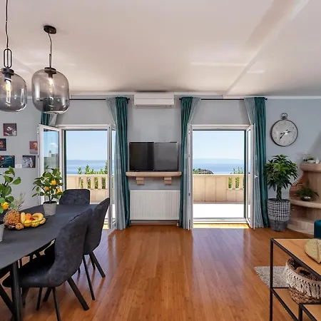 Vesna With Heated Pool Villa