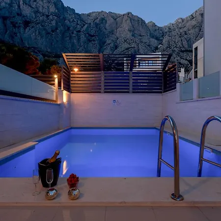 빌라 Vesna With Heated Pool *