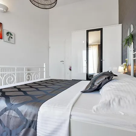 Vesna With Heated Pool Villa *