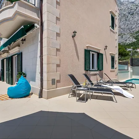 Vesna With Heated Pool * Makarska