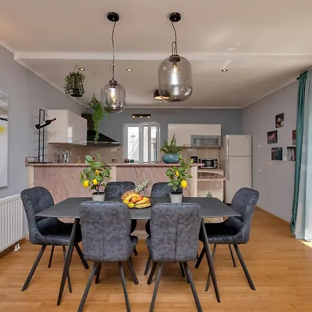 Vesna With Heated Pool Villa *