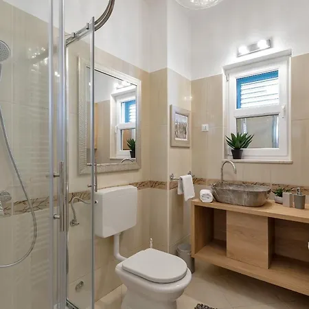 Villa Vesna With Heated Pool Makarska