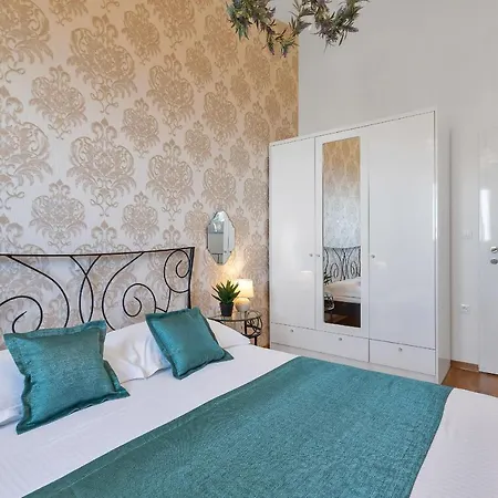 Vesna With Heated Pool Villa *