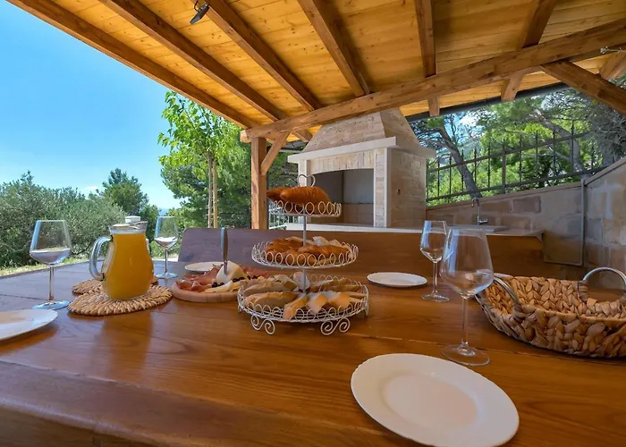 Vesna With Heated Pool וילה