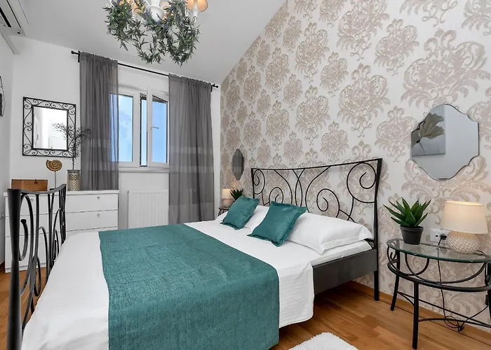 Vesna With Heated Pool וילה מאקרסקה