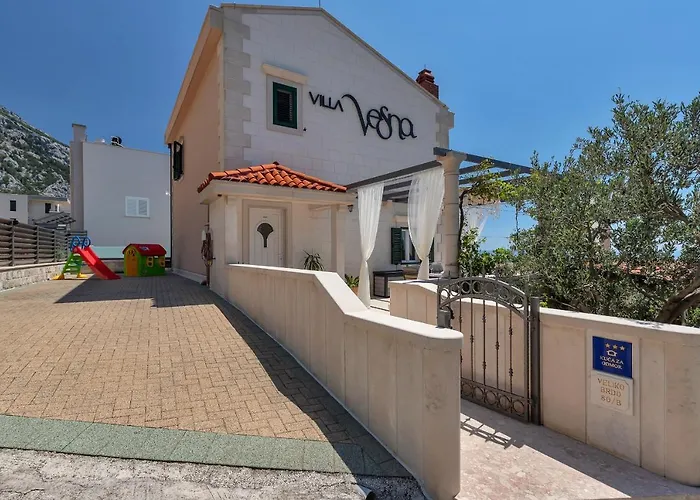 Vesna With Heated Pool