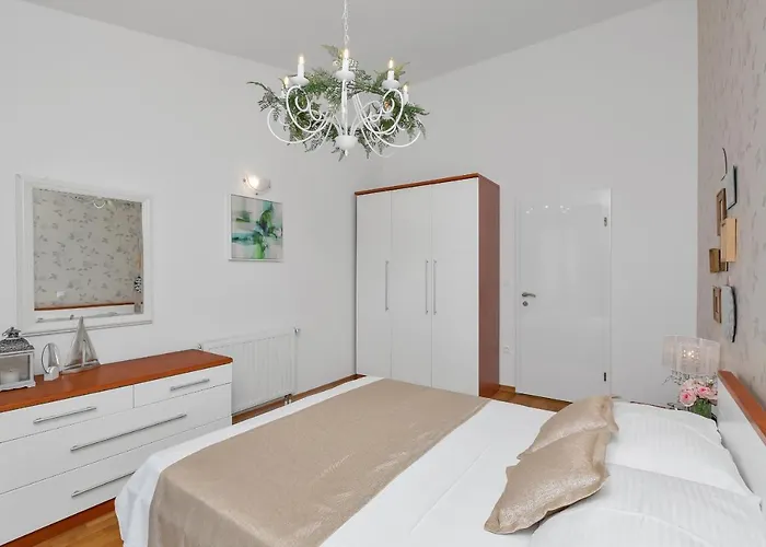 וילה Vesna With Heated Pool