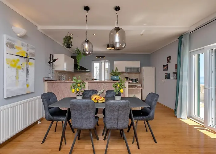 Vesna With Heated Pool Willa *