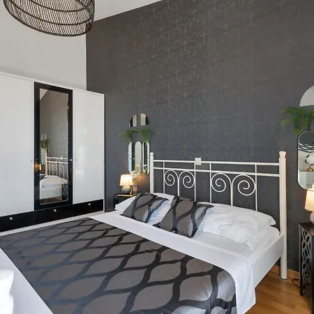 Vesna With Heated Pool * Макарска