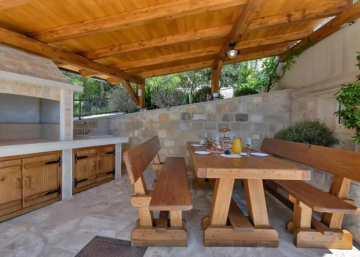 Villa Vesna With Heated Pool *